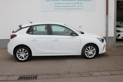 Car image 4