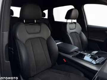 Car image 40