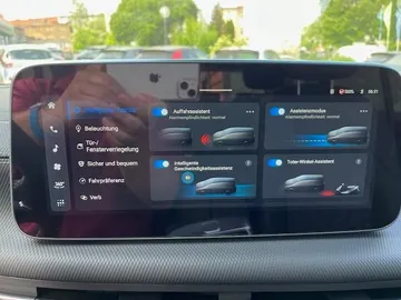 Car image 30