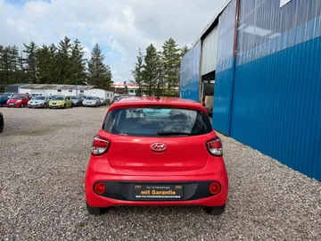 Car image 17