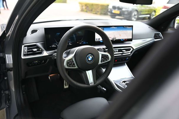 BMW 320 e Touring 150 kW image number 26