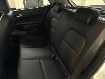 Car image 33