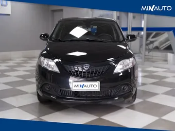 Car image 2