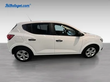 Car image 4