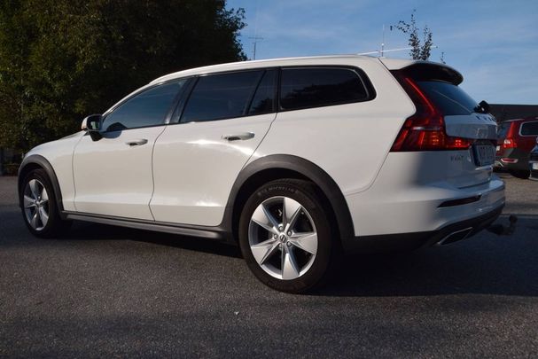 Volvo V60 Cross Country D4 AWD Geartronic Momentum 140 kW image number 6