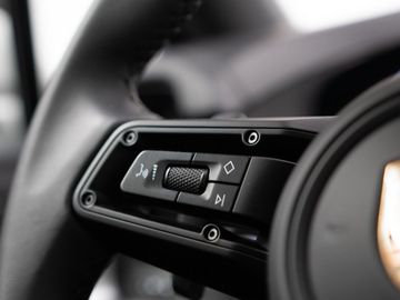Car image 33