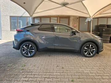 Car image 4