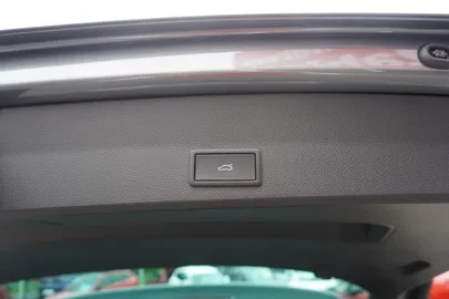 Car image 40