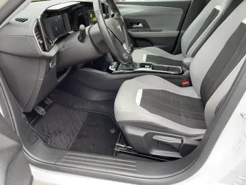 Car image 22