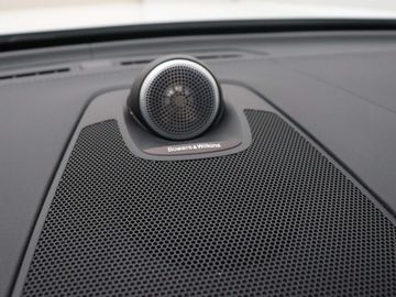 Car image 37