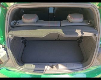 Car image 32