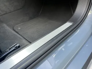 Car image 40