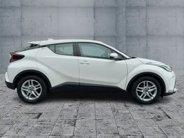 Car image 4