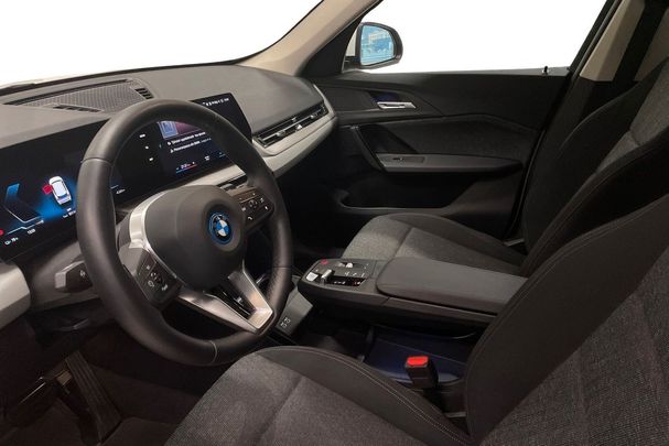 BMW iX1 xDrive30 230 kW image number 12