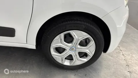 Car image 20