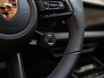 Car image 38