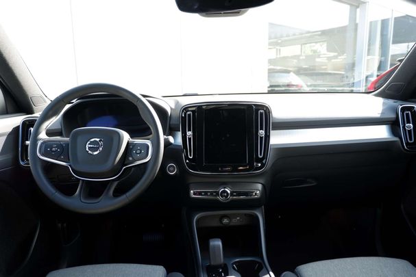 Volvo XC40 B4 Core 145 kW image number 3