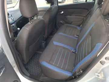 Car image 11