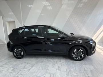 Car image 25
