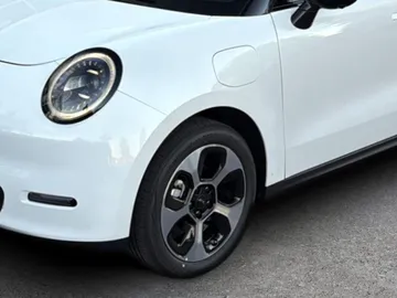 Car image 28