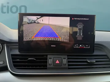 Car image 26