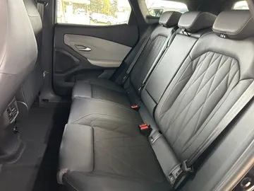 Car image 35
