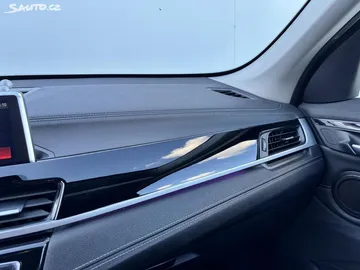 Car image 33