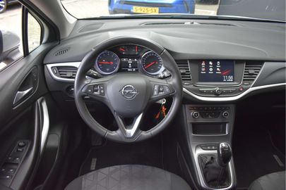 Car image 12