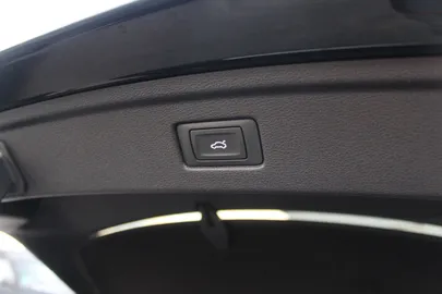 Car image 32