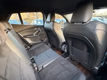 Car image 28