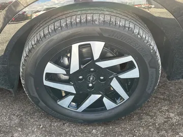 Car image 27