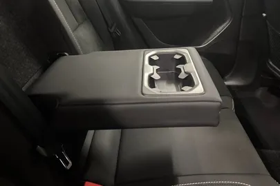 Car image 38