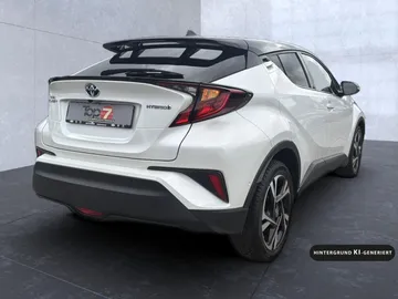 Car image 4