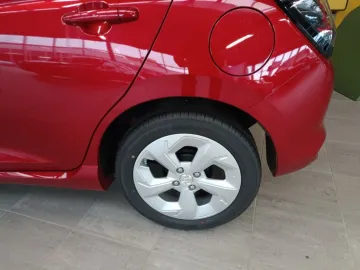 Car image 12