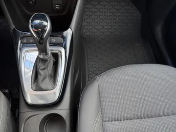 Car image 27