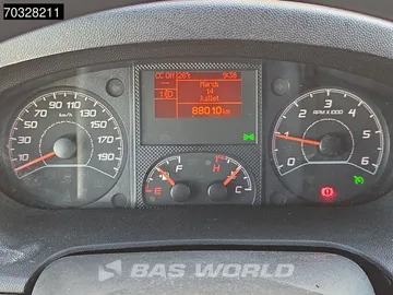 Car image 32