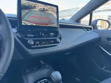 Car image 15