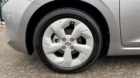 Car image 27