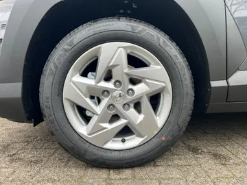 Car image 23