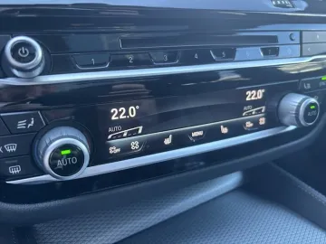 Car image 32