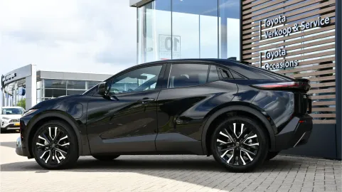 Car image 3