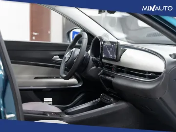 Car image 17
