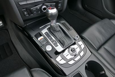 Car image 25