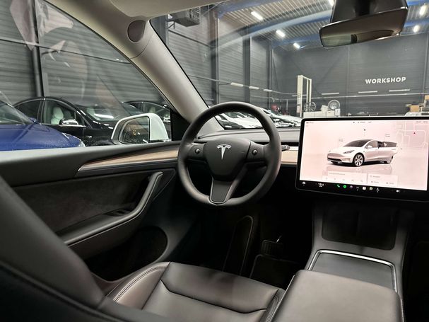 Tesla Model Y Long Range AWD 254 kW image number 16