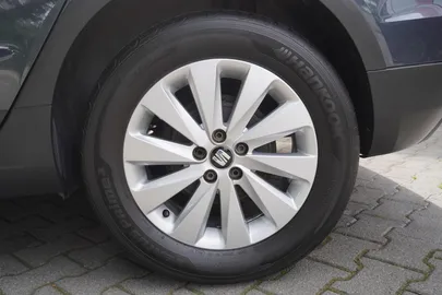 Car image 30