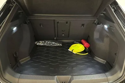 Car image 32