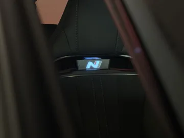 Car image 30