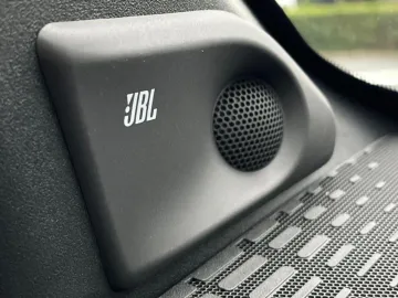 Car image 34
