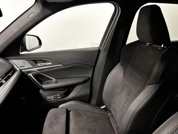 Car image 40