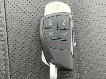 Car image 24
